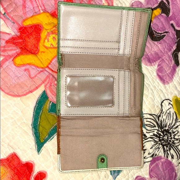 Fossil cream, brown and green leather exterior Wallet Compact - Picture 4 of 4